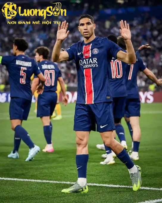Achraf Hakimi: Niềm Tự Hào Morocco Tỏa Sáng Giữa Kinh Đô Ánh Sáng Paris 3 Hakimi ghi bàn vào lưới đội bóng cũ Inter Milan