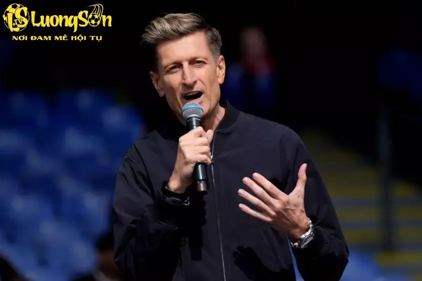 "Khả Năng Mất Suất Dự Europa League của Nhà Vô Địch FA Cup Do Nguyên Nhân Không Ngờ" 2 Chủ tịch Crystal Palace Steve Parish hy vọng sẽ thấy câu lạc bộ này tham dự Europa League mùa giải tới.